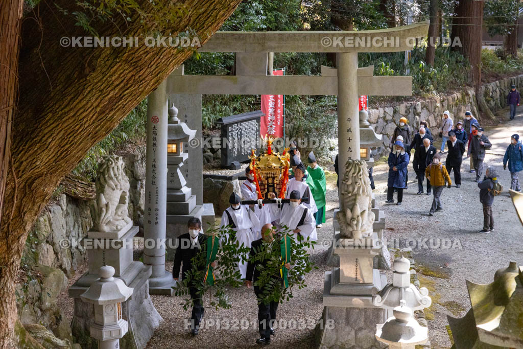 奈良県　笠山荒神社　新春荒神大祭　神輿渡御