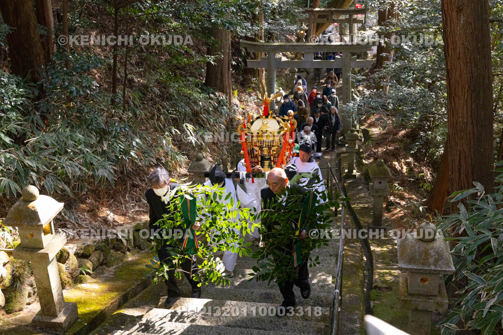 奈良県　笠山荒神社　新春荒神大祭　神輿渡御