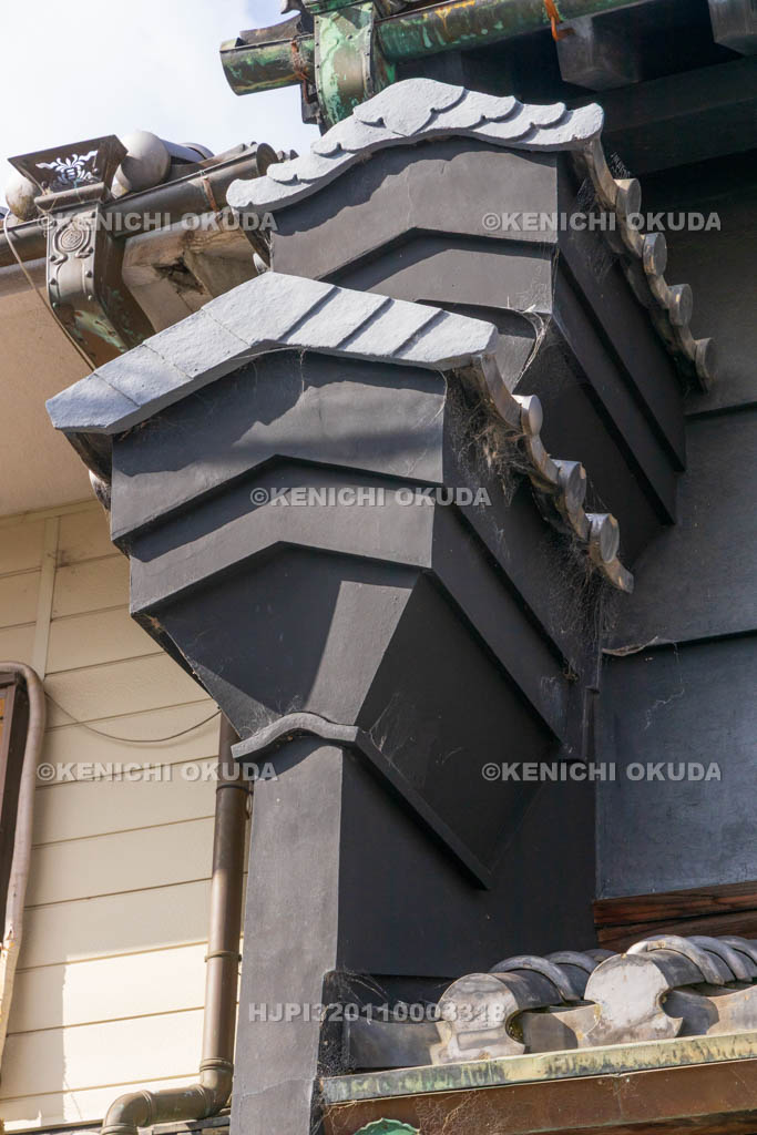 奈良県　五條新町　柿本家住宅　袖壁（袖卯建）