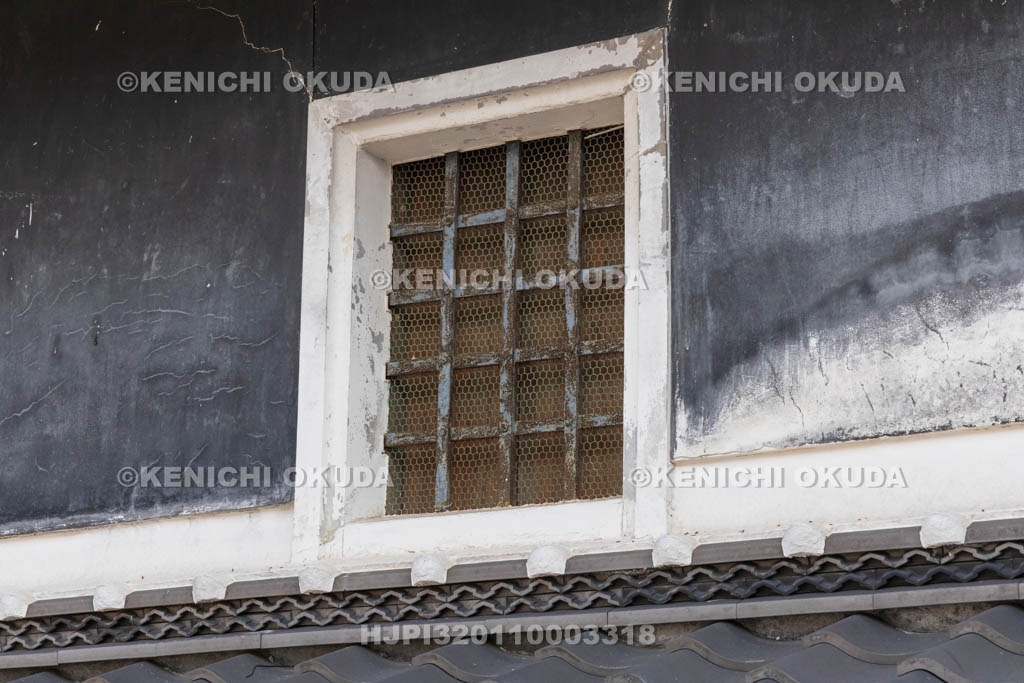 奈良県　五條新町　Lami Denfance ala maison　虫籠窓（二階）