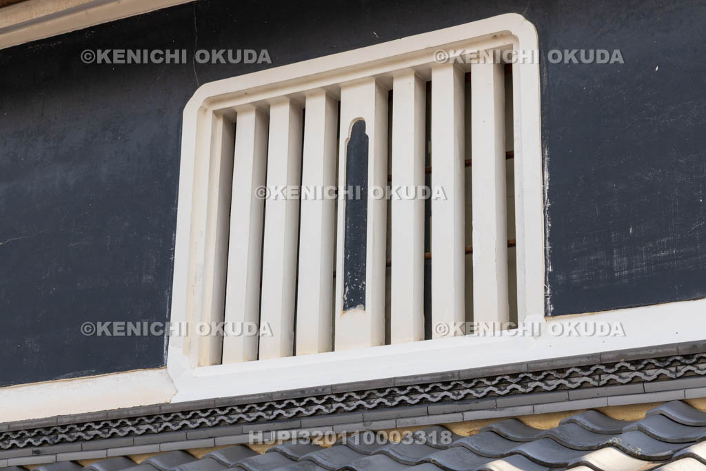 奈良県　五條新町　虫籠窓（二階）