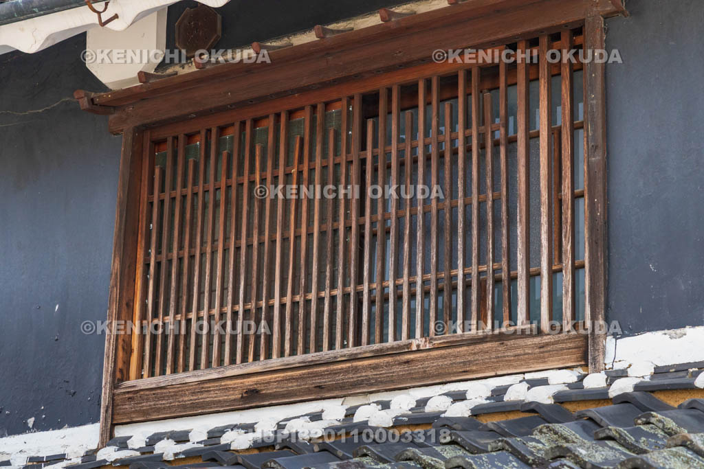 奈良県　五條新町　格子窓（二階）
