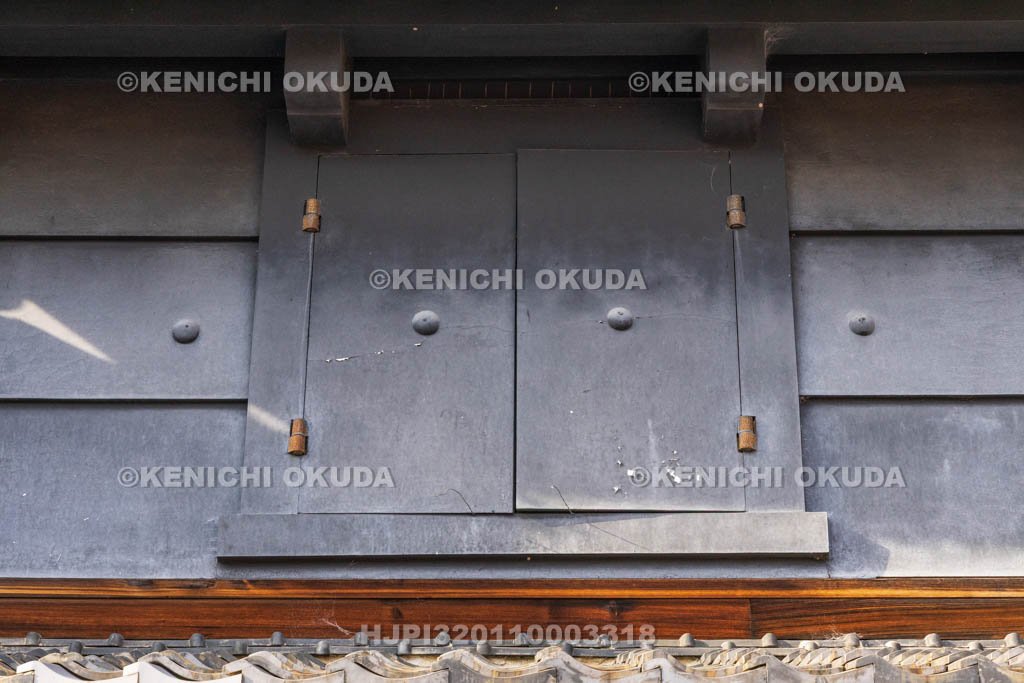 奈良県　五條新町　柿本家住宅　二階の窓