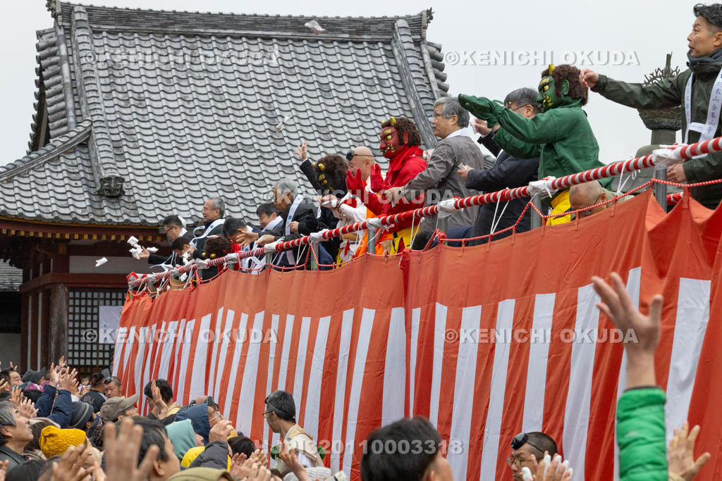 奈良県　金峯山寺　節分会　福豆まき