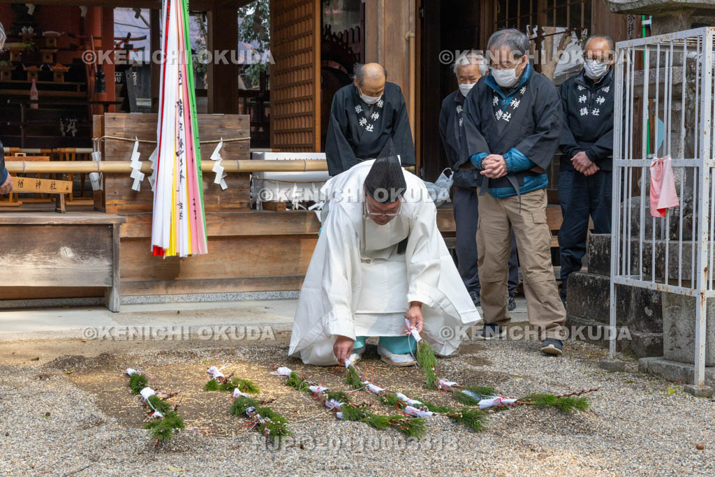 奈良県　楢神社　御田祭り　松苗置き