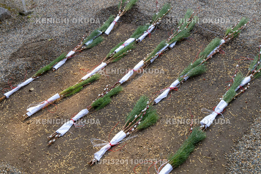 奈良県　楢神社　御田祭り　松苗