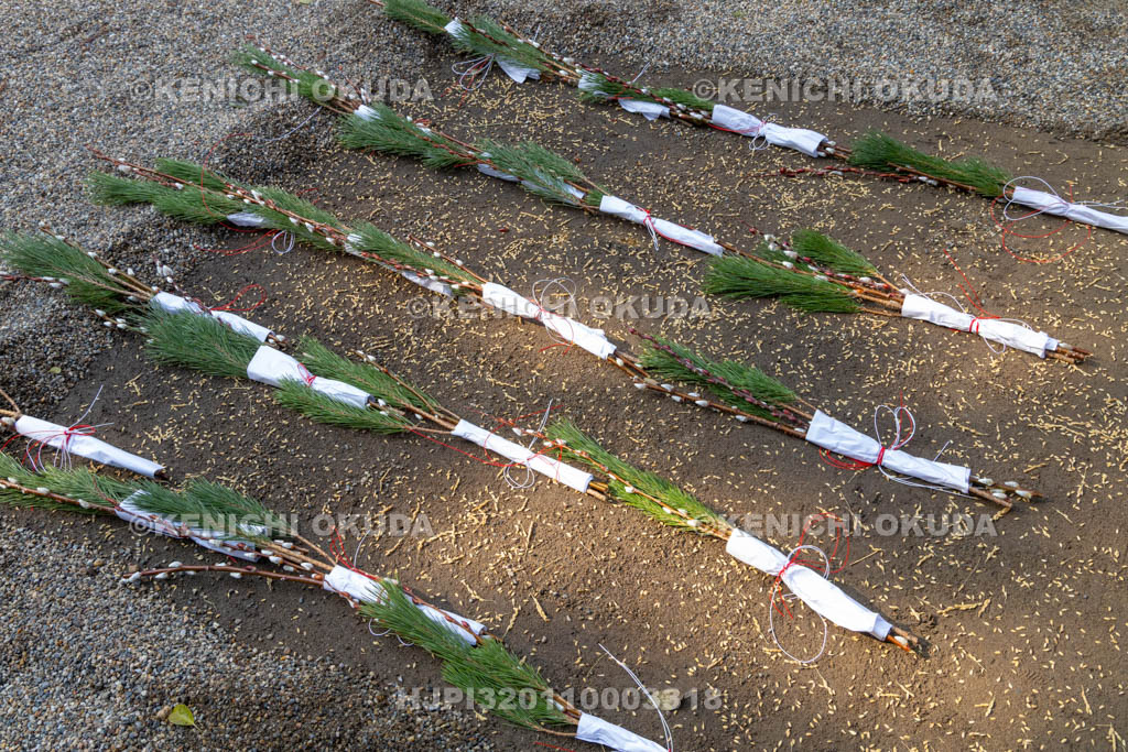 奈良県　楢神社　御田祭り　松苗