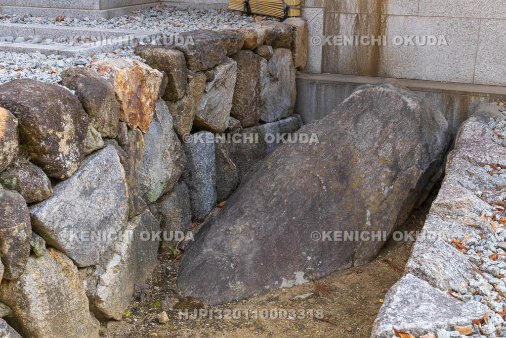 奈良県　達磨寺　問答石（達磨石）