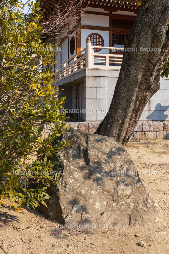 奈良県　達磨寺　問答石（太子石）