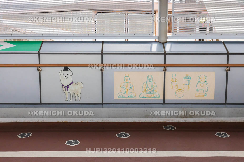 奈良県　JR王寺駅　雪丸の足あと（雪丸ロード）