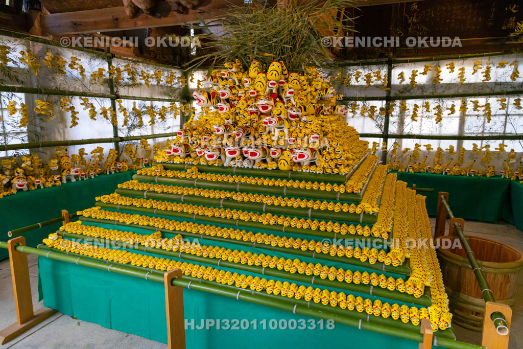 奈良県　信貴山寅まつり　特別祭壇　張り子の寅