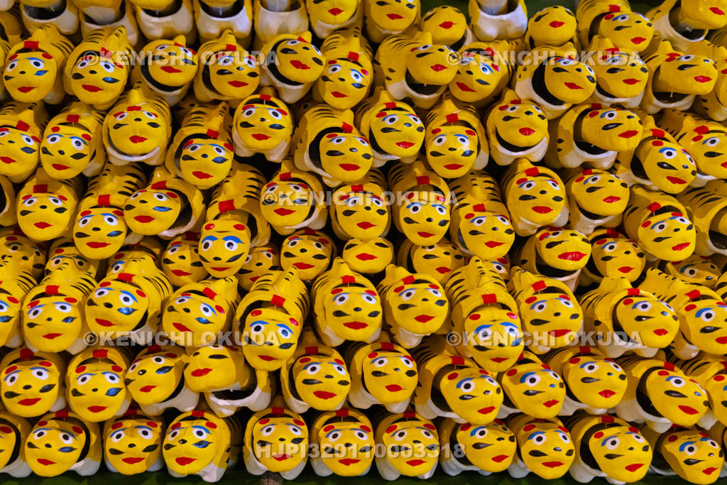 奈良県　信貴山寅まつり　特別祭壇　張り子の寅