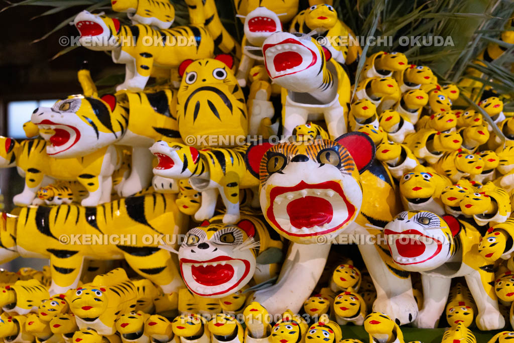 奈良県　信貴山寅まつり　特別祭壇　張り子の寅