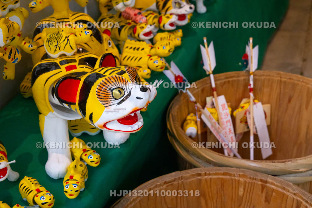 奈良県　信貴山寅まつり　特別祭壇　張り子の寅