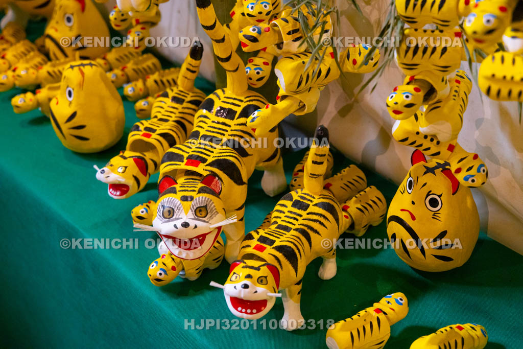 奈良県　信貴山寅まつり　特別祭壇　張り子の寅