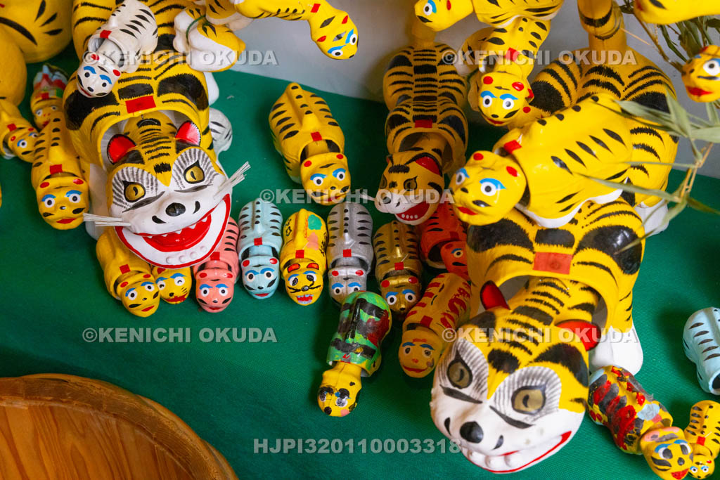 奈良県　信貴山寅まつり　特別祭壇　張り子の寅