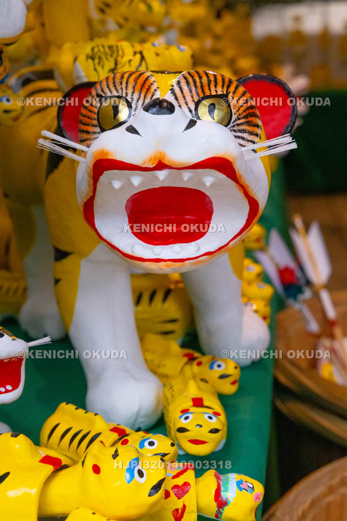 奈良県　信貴山寅まつり　特別祭壇　張り子の寅