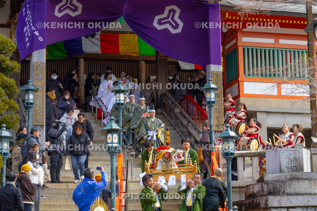 奈良県　信貴山寅まつり　寅行列
