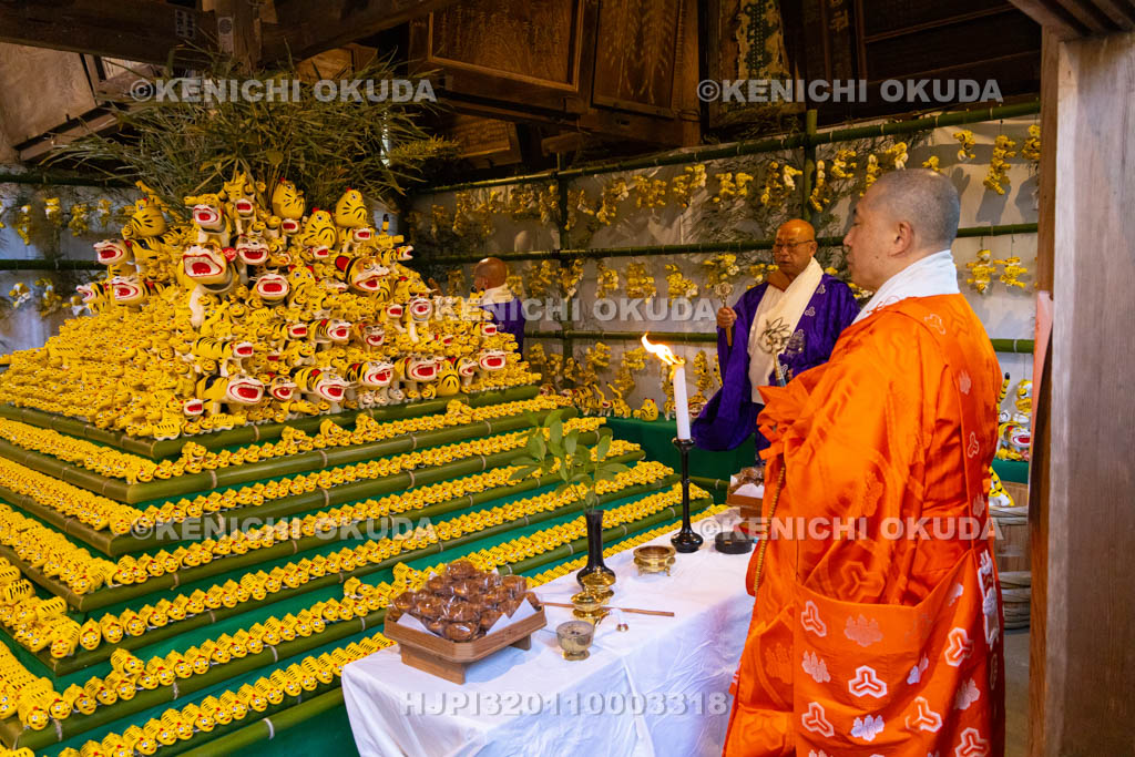 奈良県　信貴山寅まつり　納め寅供養