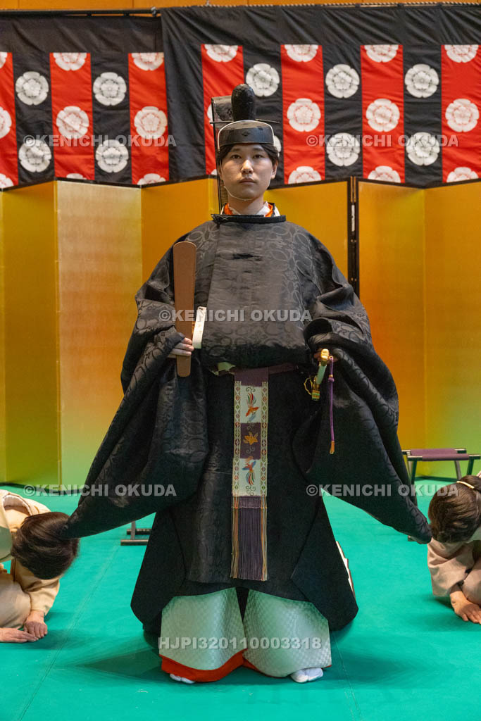 京都府　ひいなまつり　束帯の着付け完了