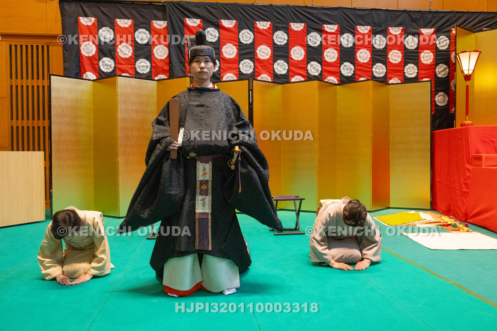 京都府　ひいなまつり　束帯の着付け完了