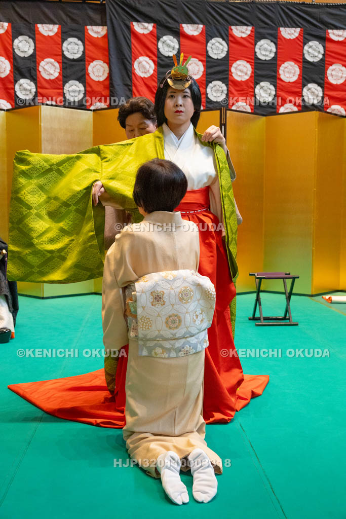 京都府　ひいなまつり　十二単の着付け