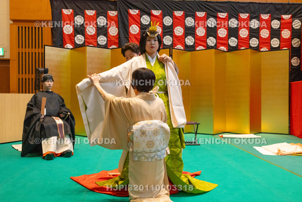 京都府　ひいなまつり　十二単の着付け