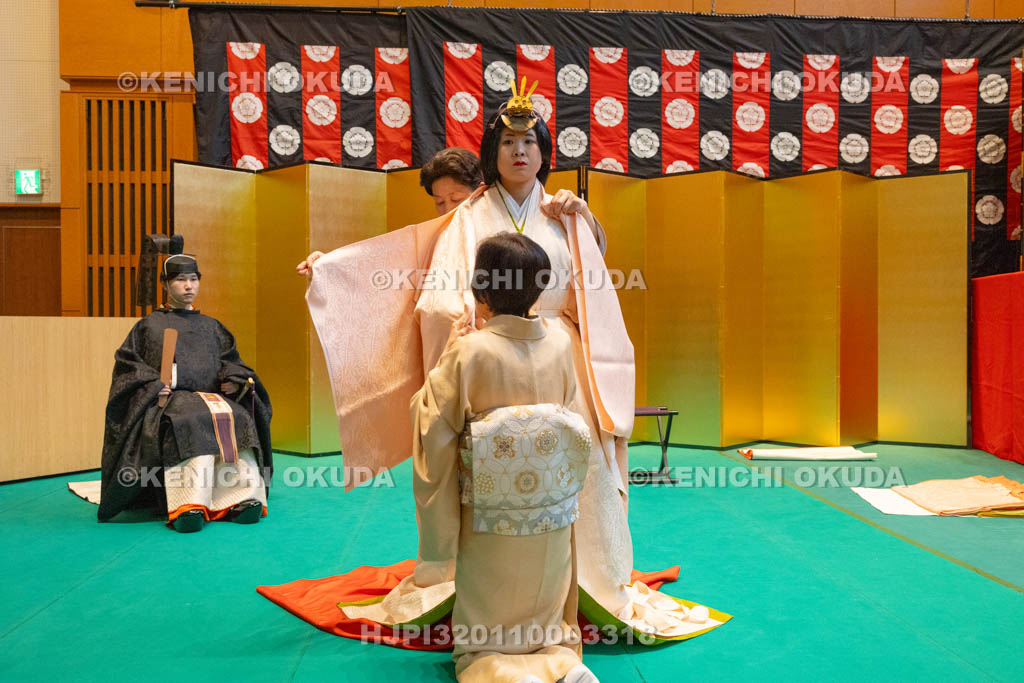 京都府　ひいなまつり　十二単の着付け