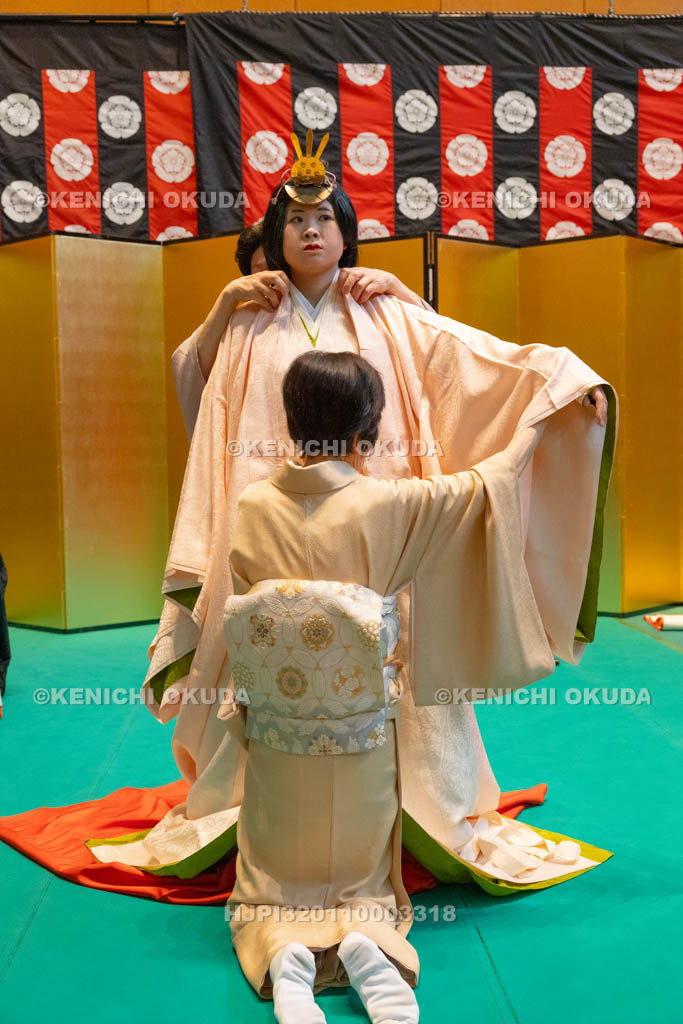 京都府　ひいなまつり　十二単の着付け