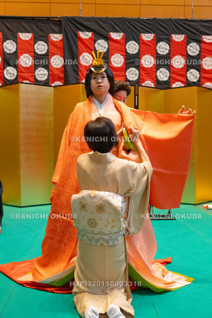 京都府　ひいなまつり　十二単の着付け