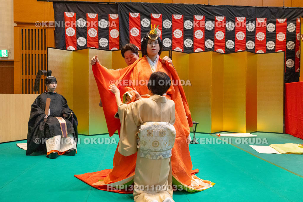 京都府　ひいなまつり　十二単の着付け