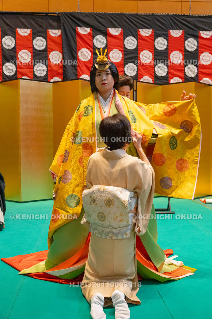 京都府　ひいなまつり　十二単の着付け