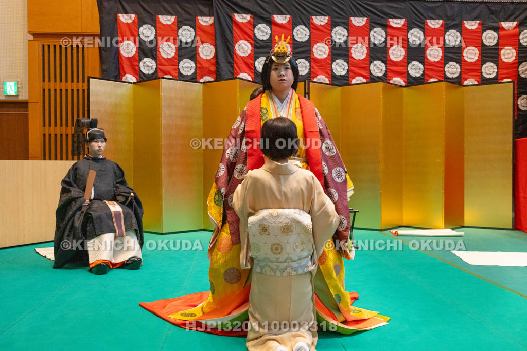 京都府　ひいなまつり　十二単の着付け