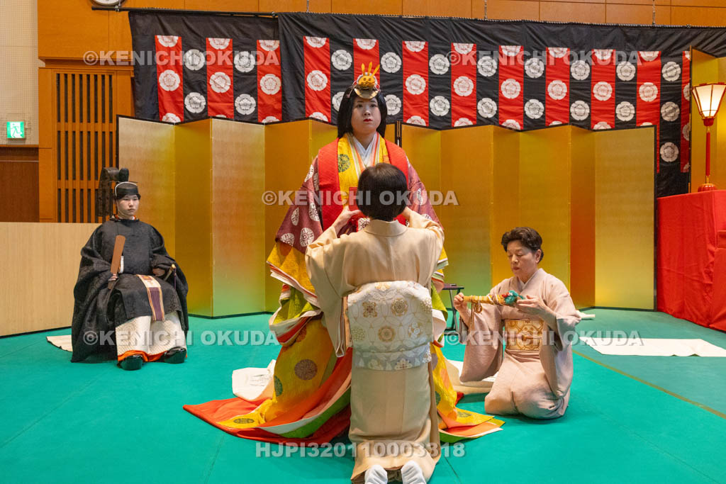 京都府　ひいなまつり　十二単の着付け