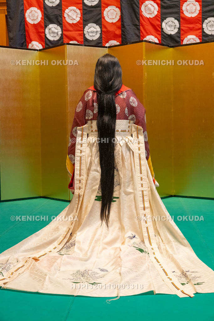 京都府　ひいなまつり　十二単の後姿