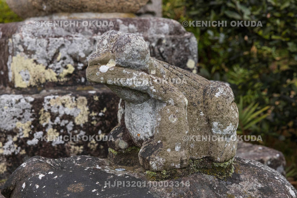 奈良県　長尾神社　なで蛙