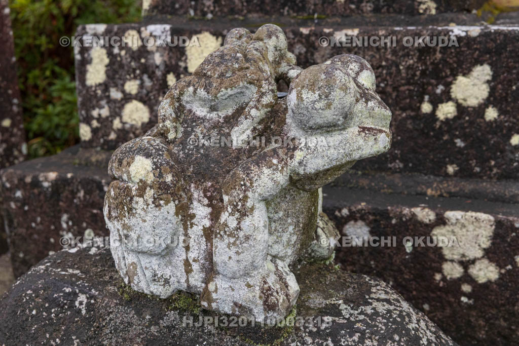 奈良県　長尾神社　なで蛙