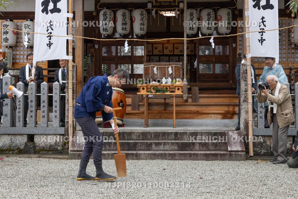 奈良県　長尾神社　おんだ祭　畦切り
