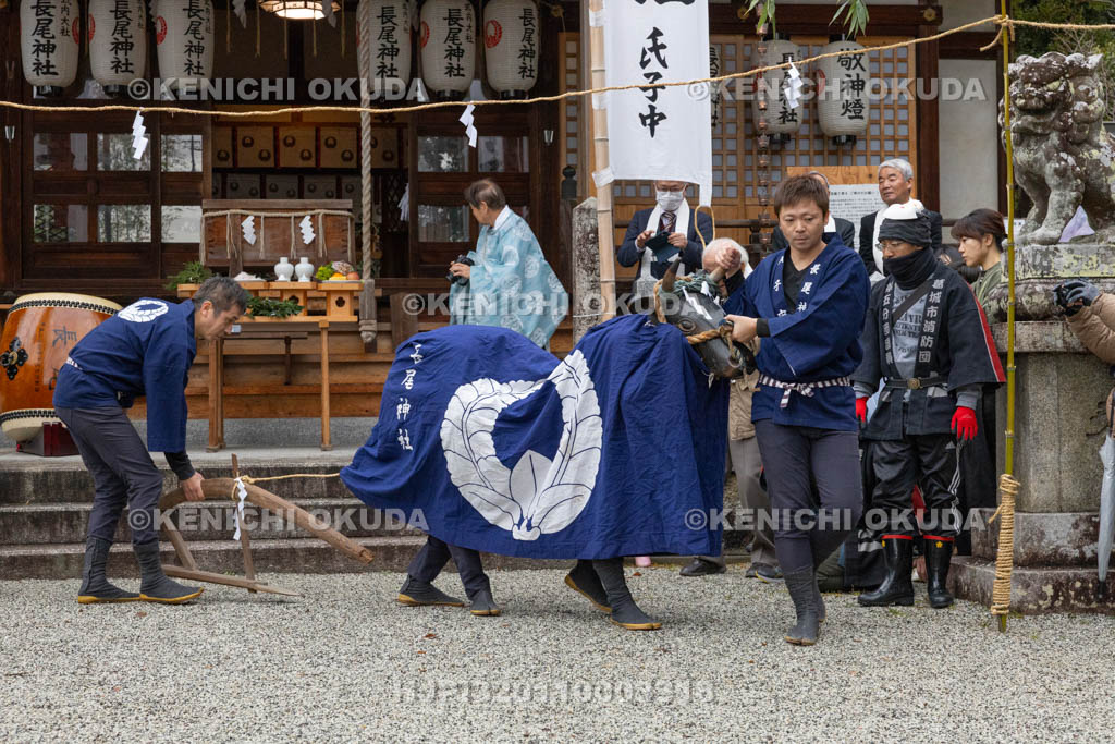 奈良県　長尾神社　おんだ祭　田起こし