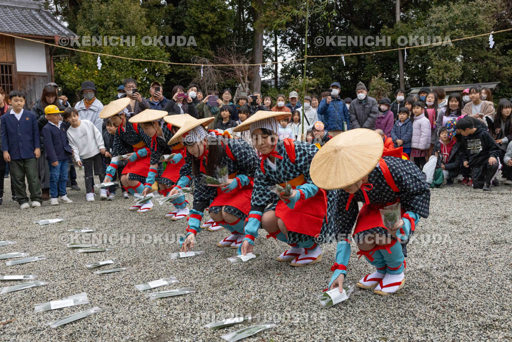 奈良県　長尾神社　おんだ祭　田植え