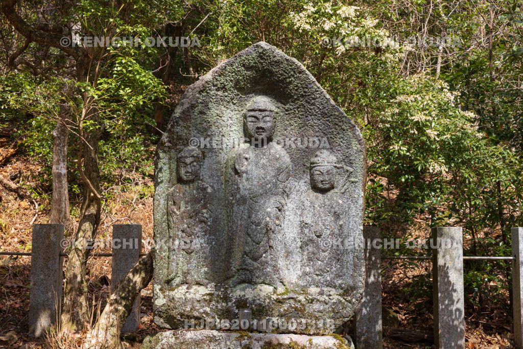 奈良県　若草山　地蔵石仏（三体地蔵）