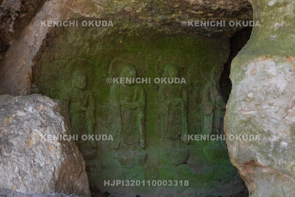 奈良県　春日山石窟仏（穴仏）　東窟