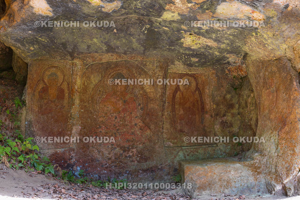 奈良県　春日山　地獄谷石窟仏