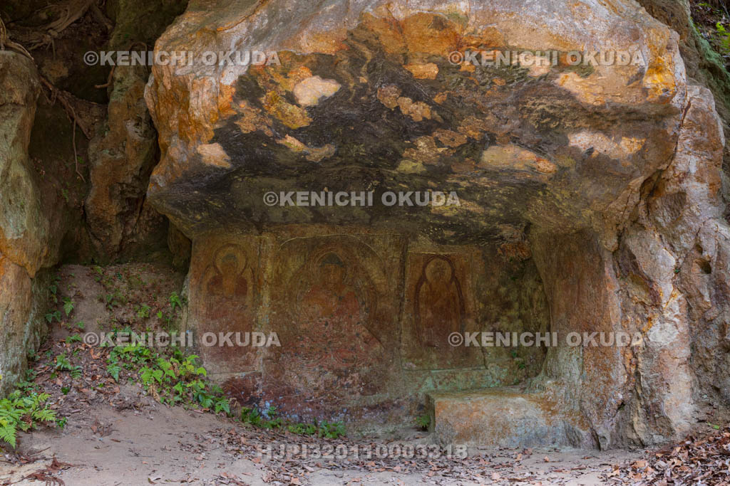 奈良県　春日山　地獄谷石窟仏