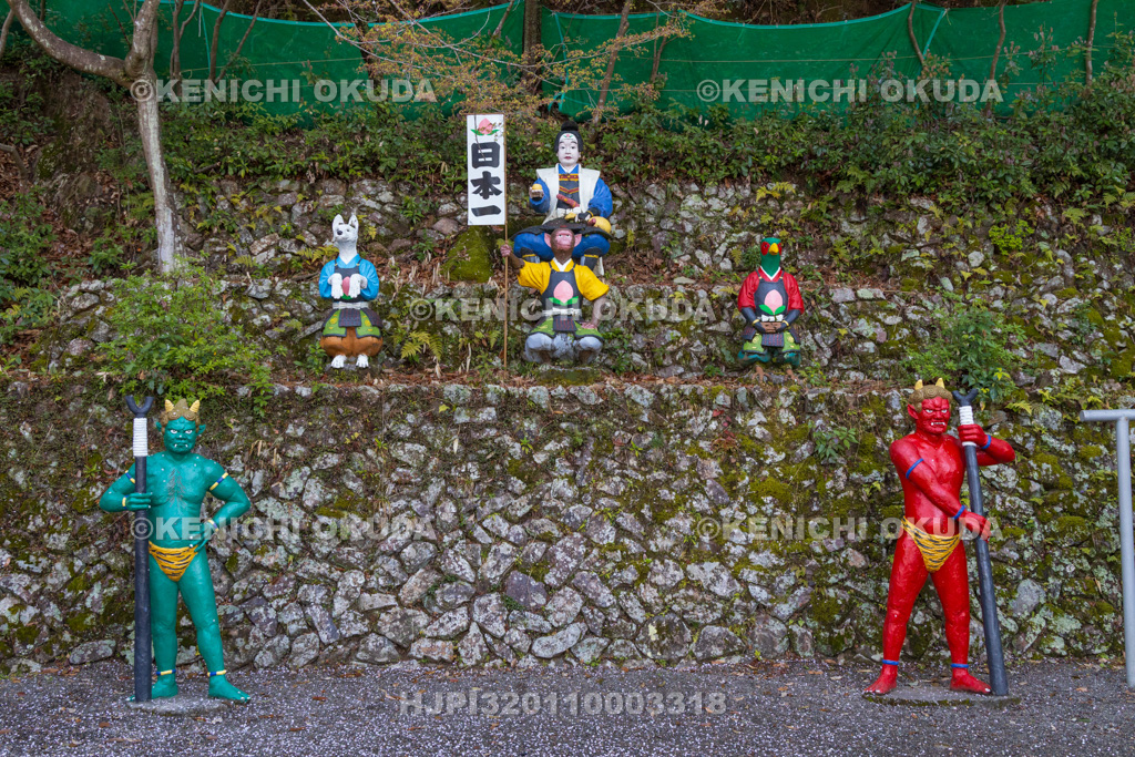 愛知県　桃太郎神社　桃太郎ほかのコンクリート像