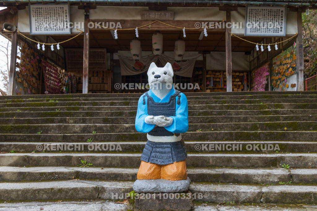 愛知県　桃太郎神社　犬のコンクリート像