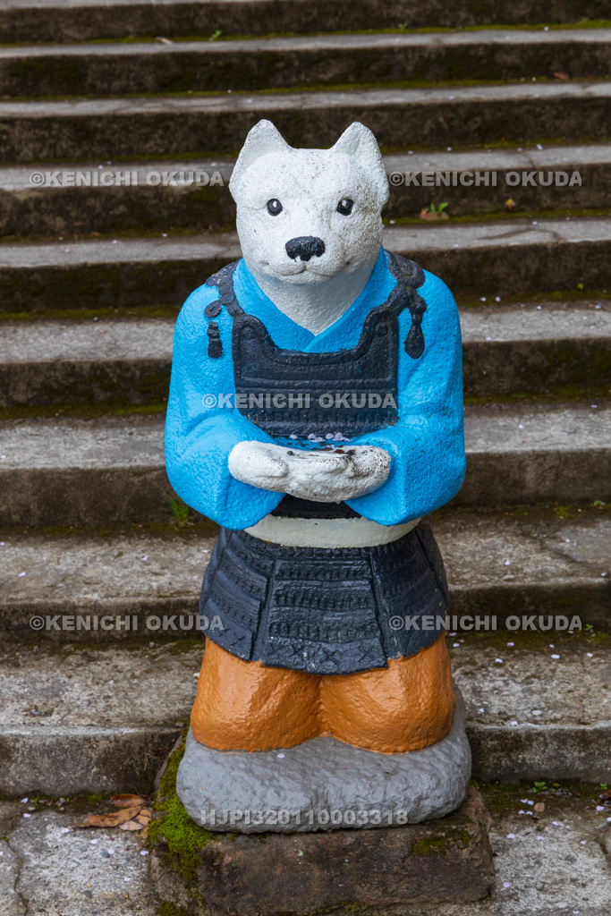 愛知県　桃太郎神社　犬のコンクリート像