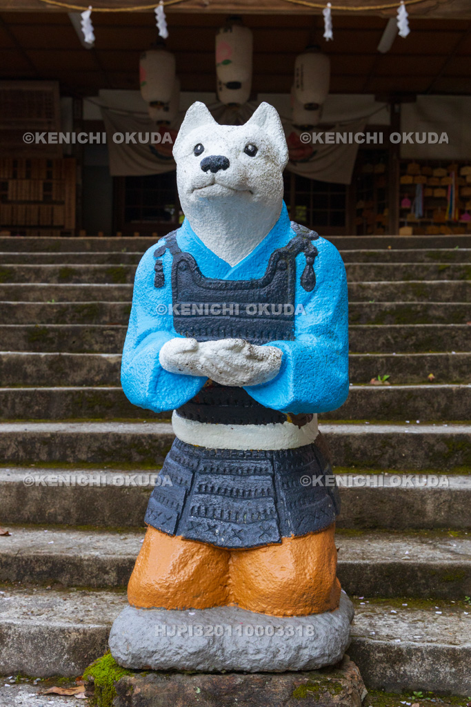 愛知県　桃太郎神社　犬のコンクリート像