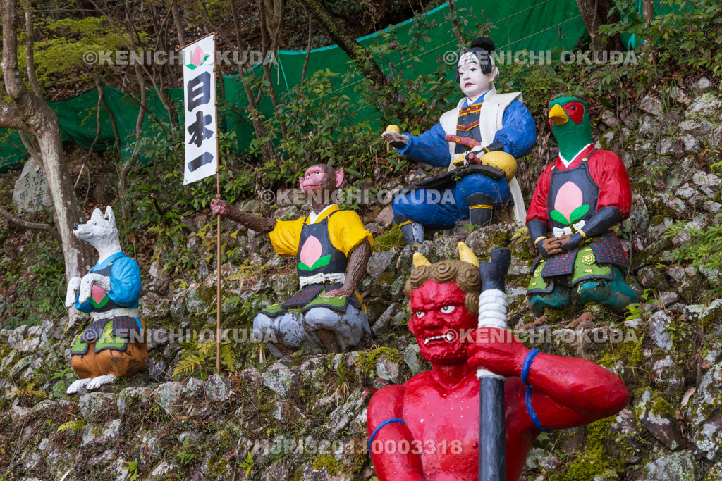 愛知県　桃太郎神社　桃太郎ほかのコンクリート像