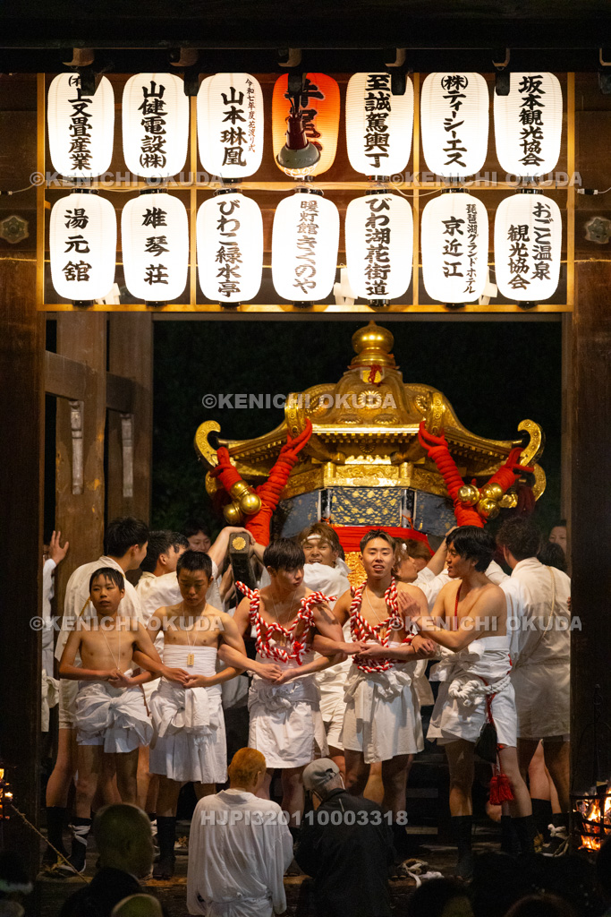滋賀県 日吉大社 山王祭 宵宮落し神事 神輿振り(牛尾宮)